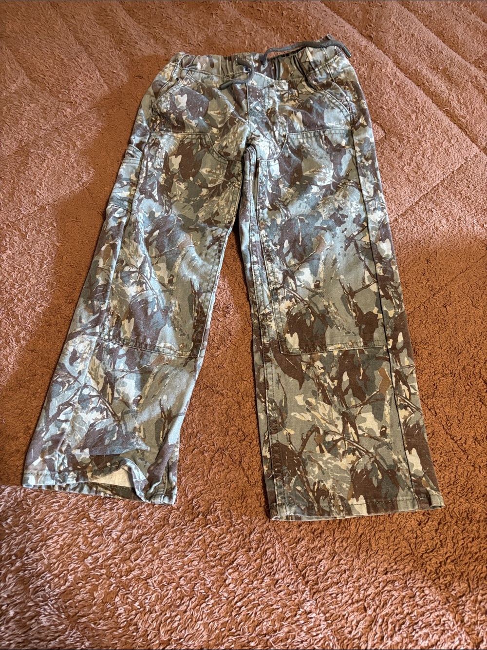 Camo NWOT boys pull on Levi’s